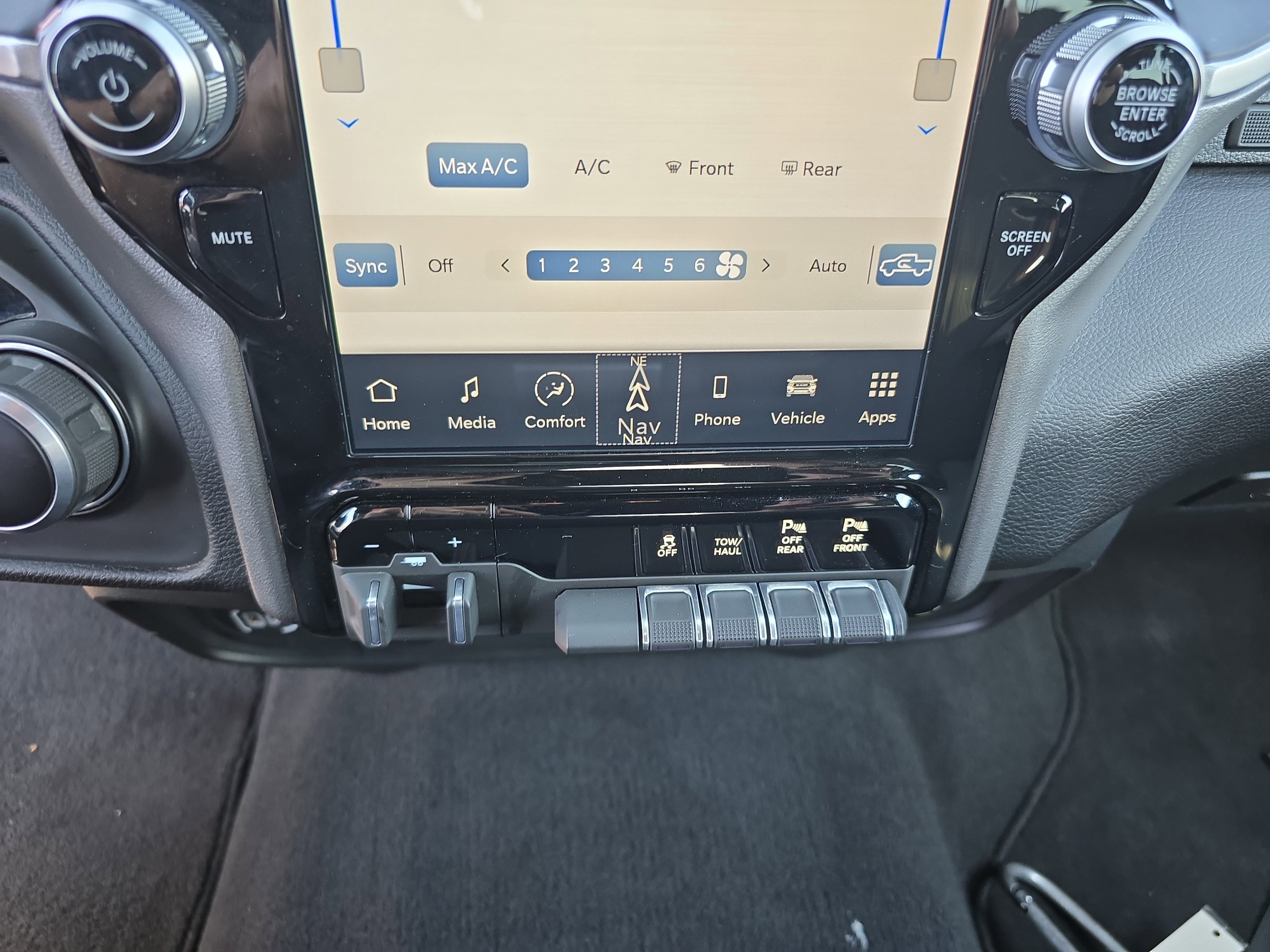 Used 2024 RAM 2500 Big Horn w/ Sport Appearance Package image 29