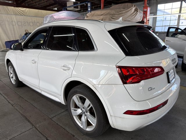 Used 2019 Audi Q5 2.0T Premium Plus w/ Premium Plus Package AWD/4WD image 2