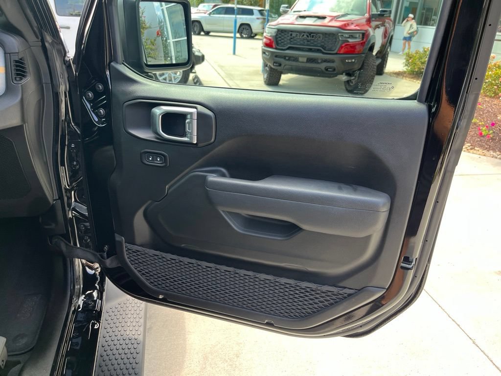 Used 2025 Jeep Wrangler Sport AWD/4WD image 22