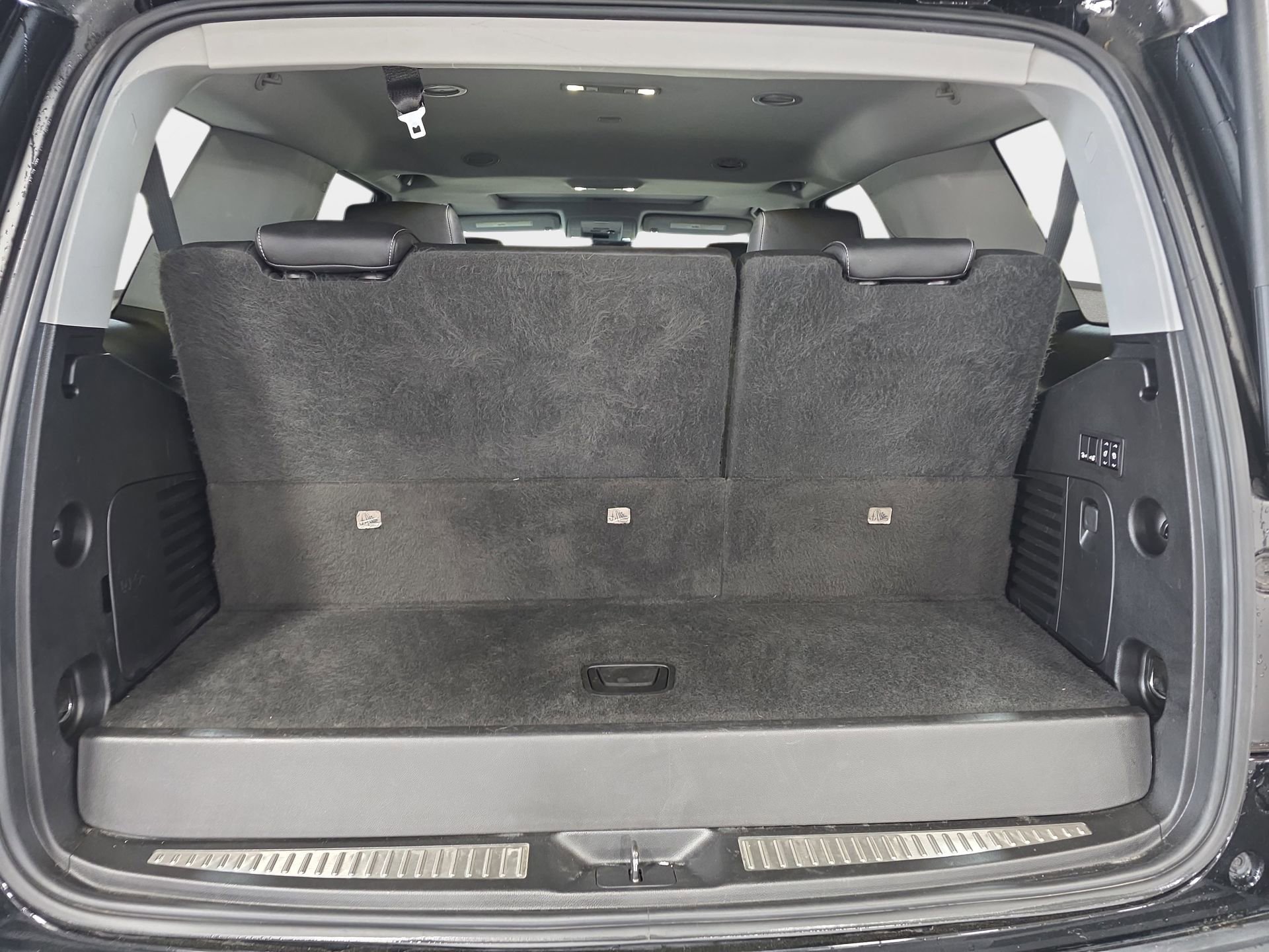 Used 2020 Chevrolet Tahoe Premier w/ 6.2L Performance Package AWD/4WD image 12