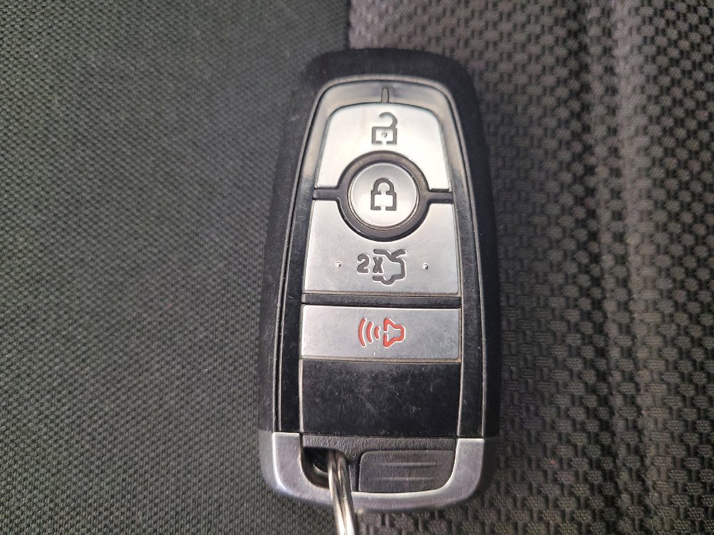Used 2020 Ford Fusion SE FWD image 32