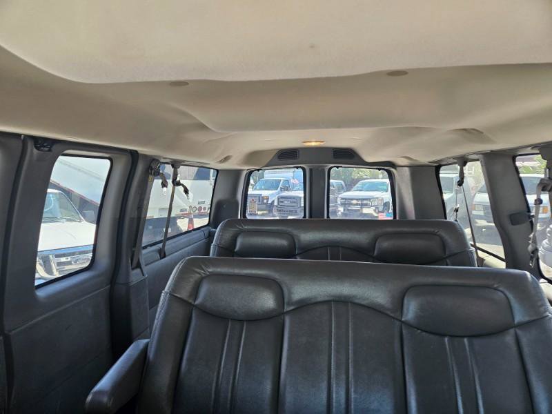 Used 2008 Chevrolet Express 1500 Passenger RWD image 14