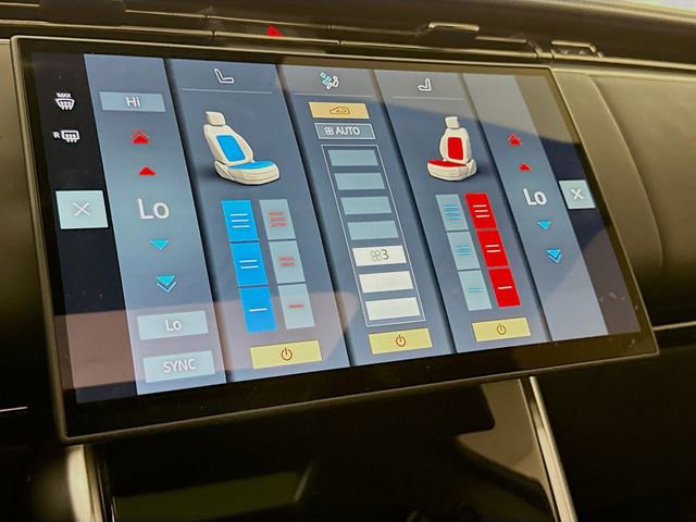 Certified 2025 Land Rover Range Rover SE image 23