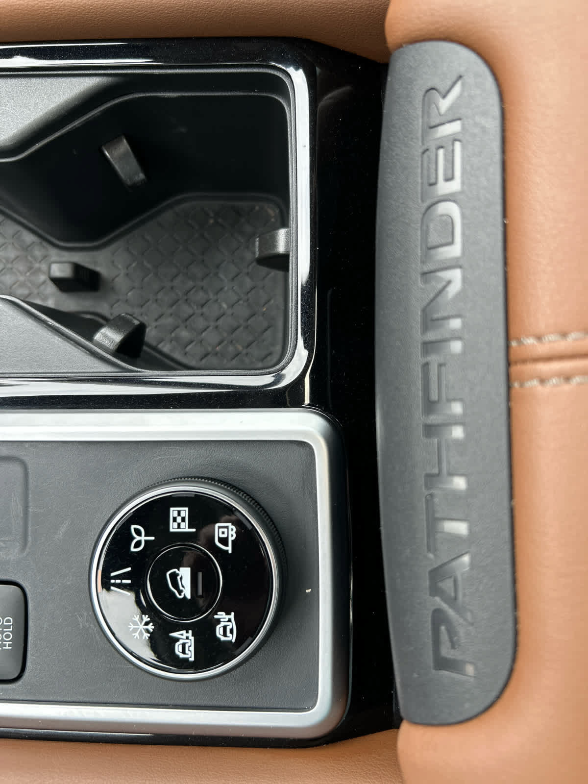 Certified 2025 Nissan Pathfinder Platinum AWD/4WD image 30