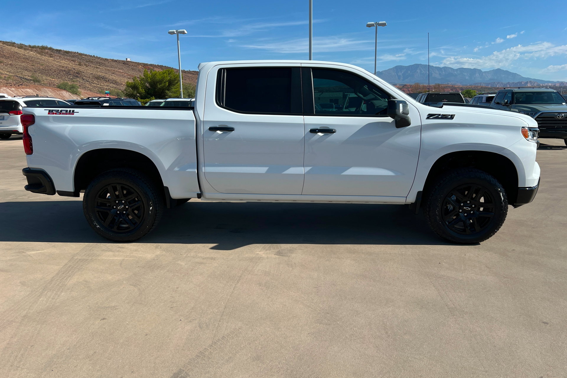 Used 2025 Chevrolet Silverado 1500 LT Trail Boss w/ Convenience Package II AWD/4WD image 7