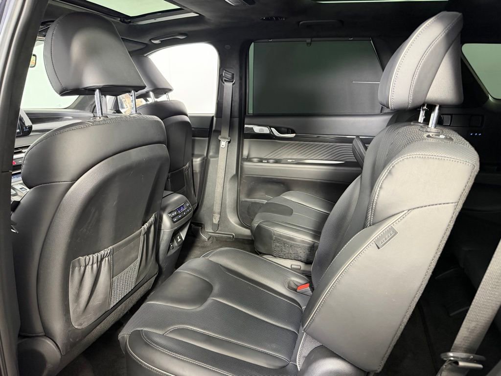 Used 2025 Hyundai Palisade Calligraphy image 27