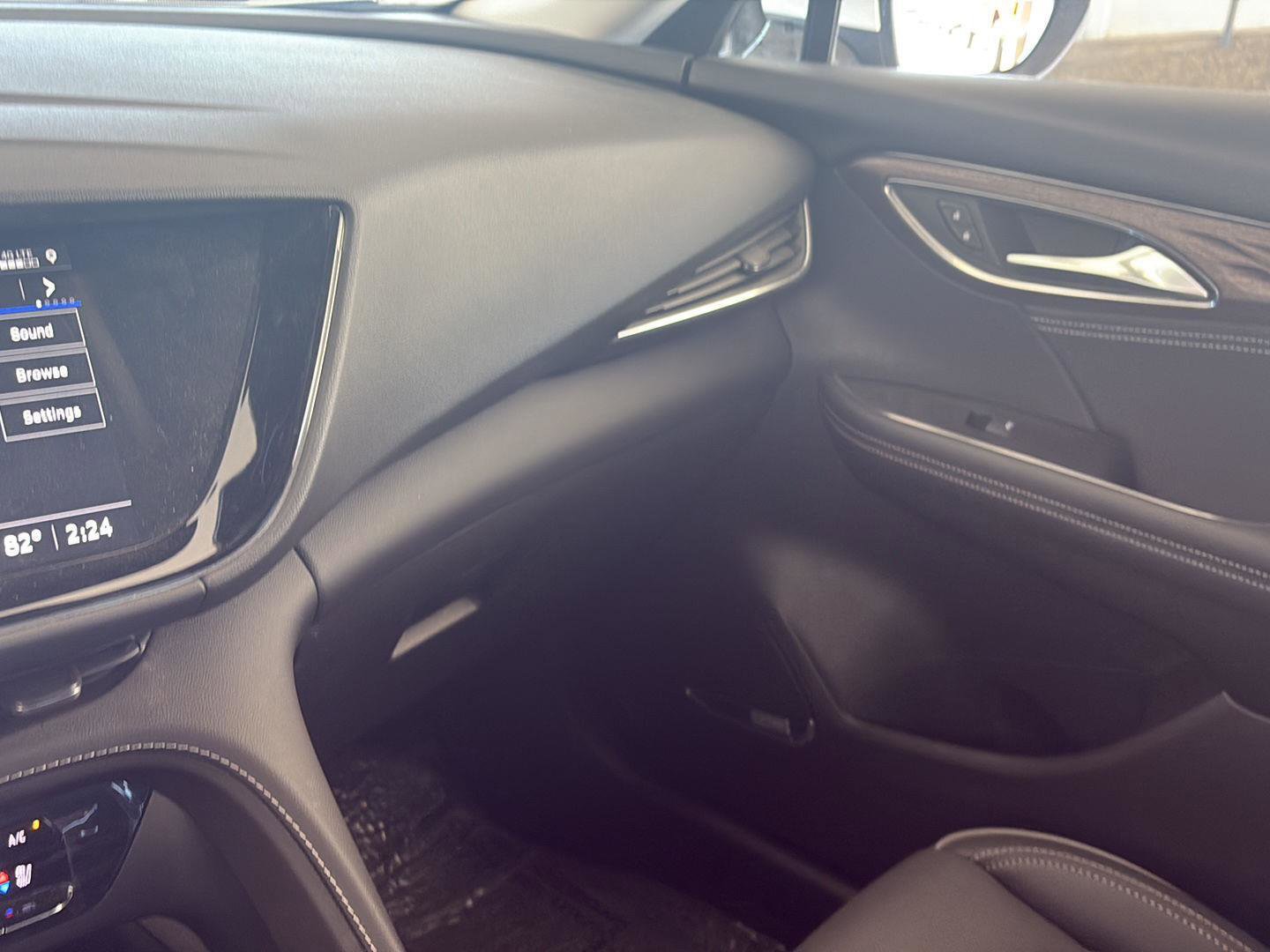 Used 2023 Buick Envision Avenir image 23