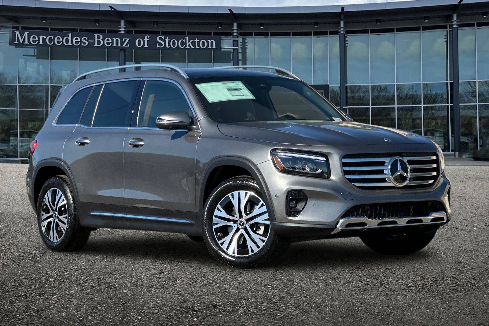 New 2026 Mercedes-Benz GLB 250 4MATIC image 1