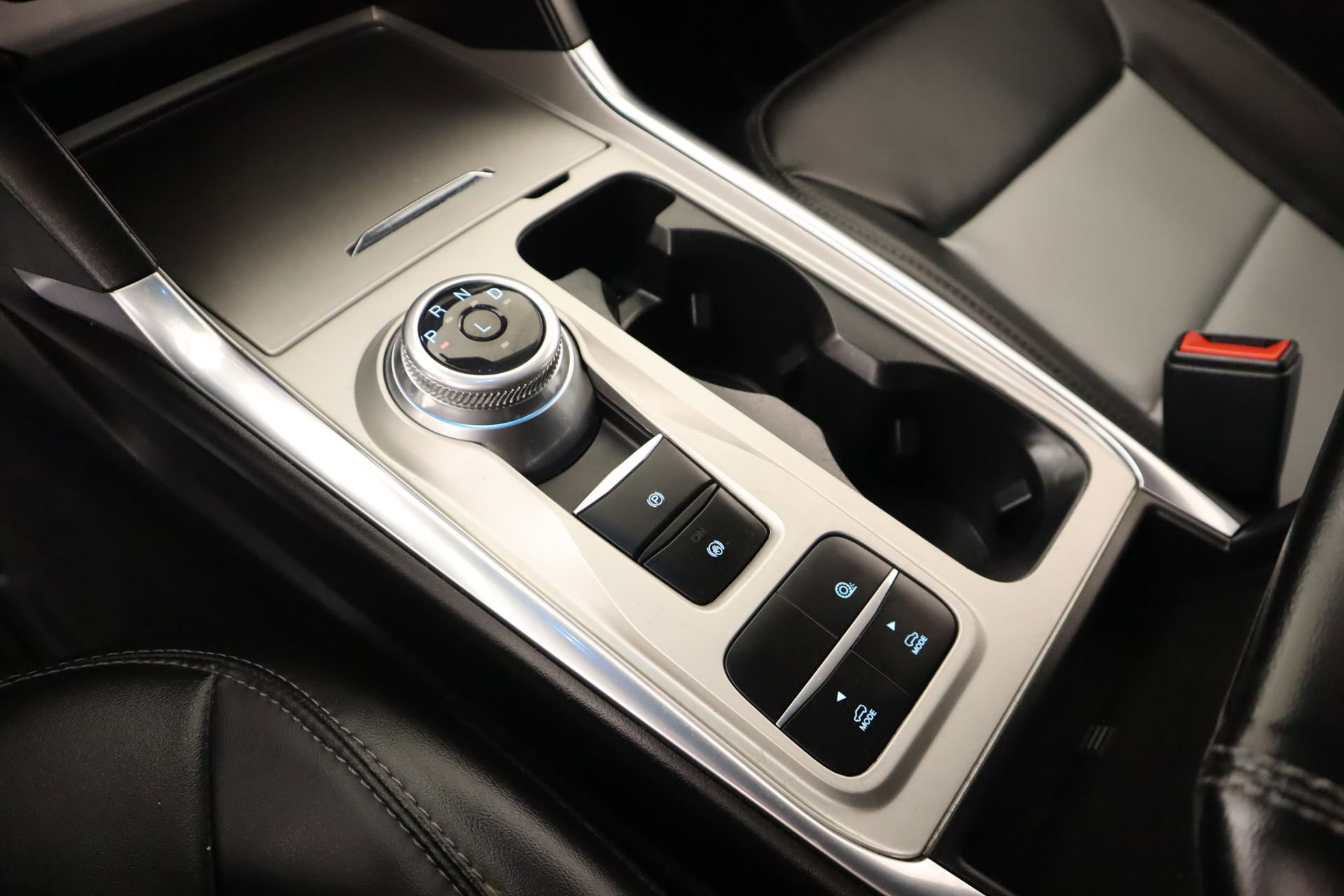 Used 2023 Ford Explorer XLT w/ Equipment Group 202A image 9