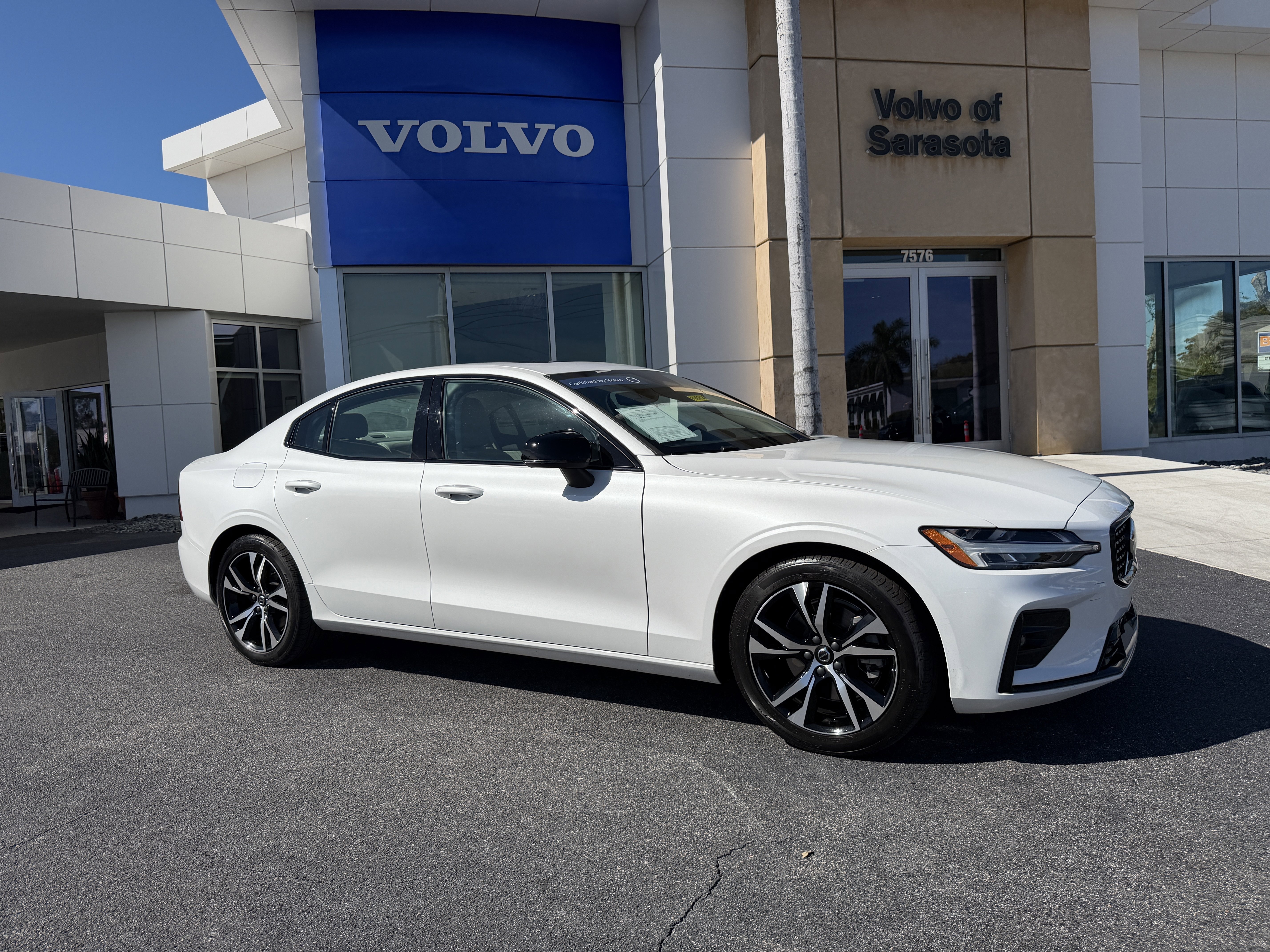 Certified 2025 Volvo S60 B5 Core image 1