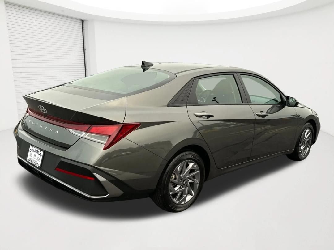 Certified 2024 Hyundai Elantra SEL FWD image 5