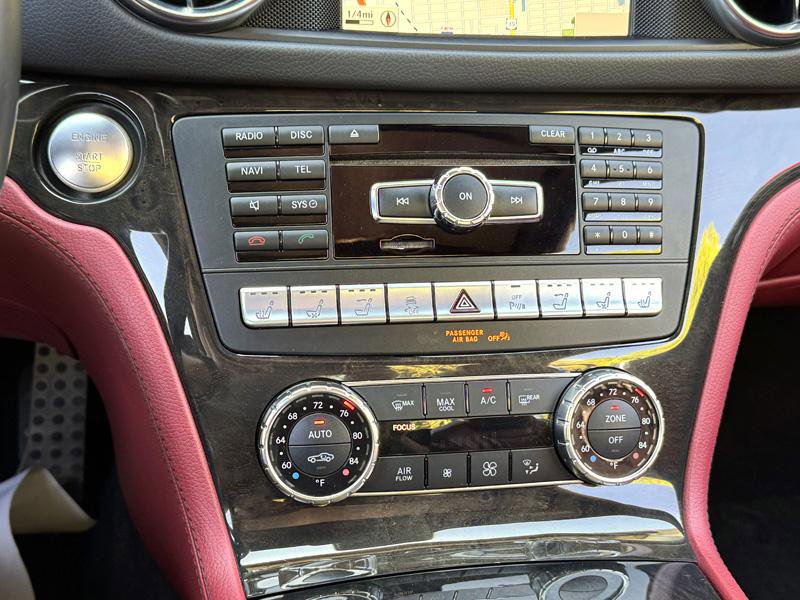Used 2016 Mercedes-Benz SL 550 550 w/ Driver Assistance Package image 30