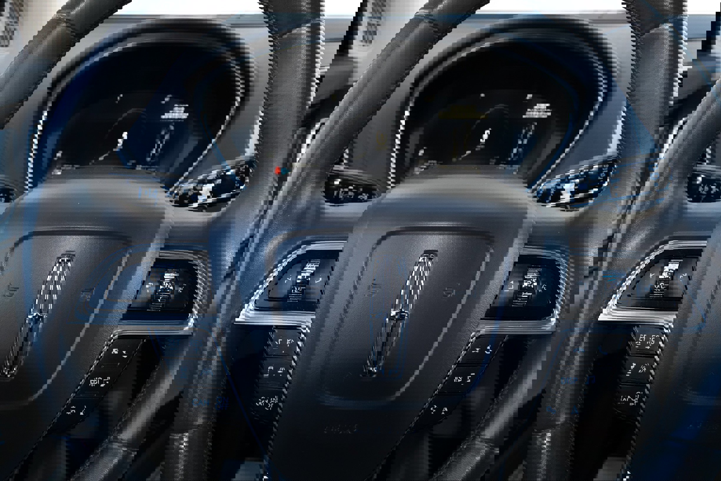 Used 2020 Lincoln Nautilus Reserve w/ Equipment Group 202A image 21