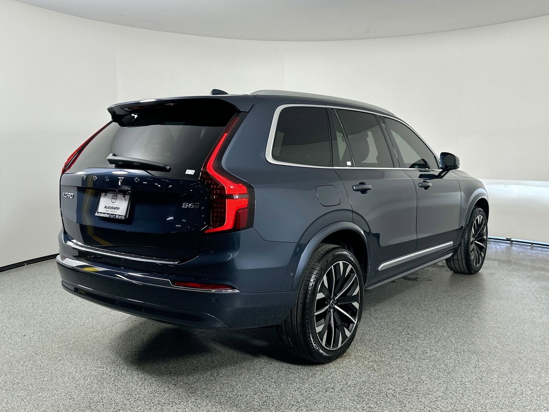 New 2026 Volvo XC90 B6 Plus w/ Protection Package Premier image 4