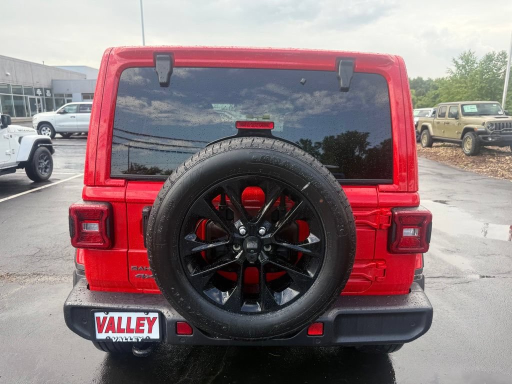 Used 2025 Jeep Wrangler Unlimited Sahara w/ Safety Group AWD/4WD image 5