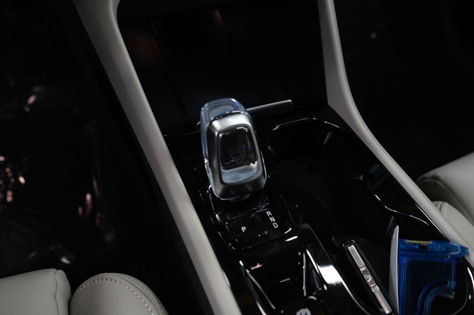 Used 2023 Volvo XC40 B5 Ultimate w/ Protection Package Premier image 21