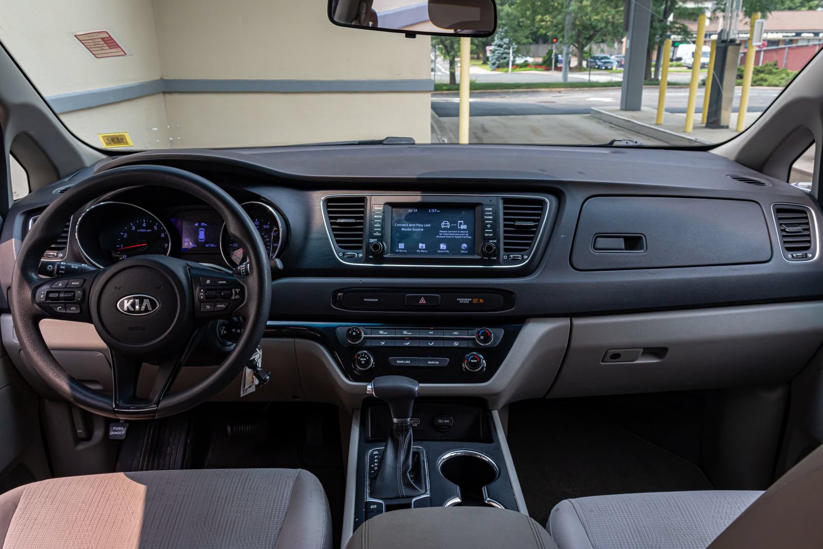 Used 2019 Kia Sedona L FWD image 5