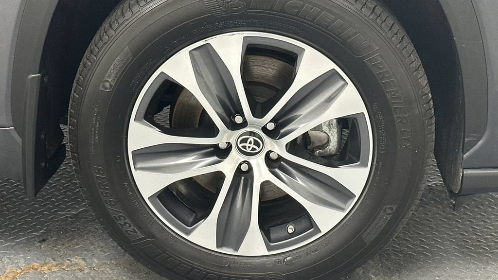 Certified 2024 Toyota Highlander XLE AWD/4WD image 21