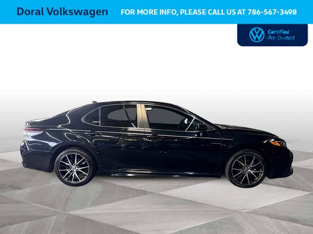 Used 2024 Toyota Camry SE image 9
