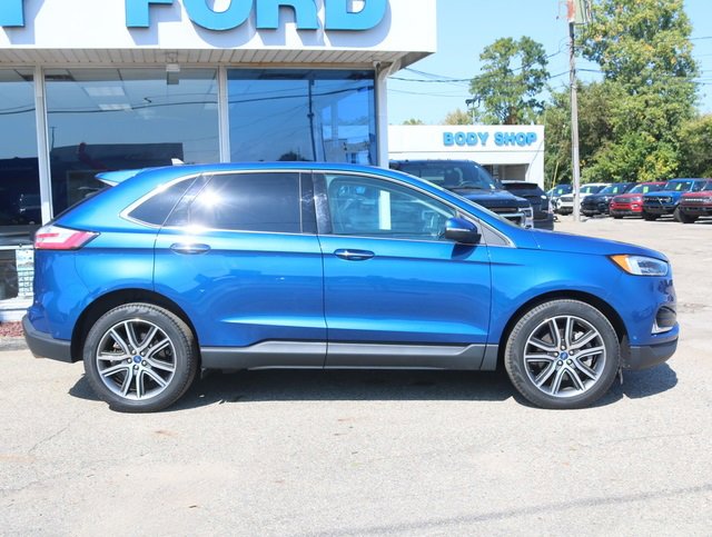 Used 2021 Ford Edge Titanium w/ Equipment Group 301A image 2