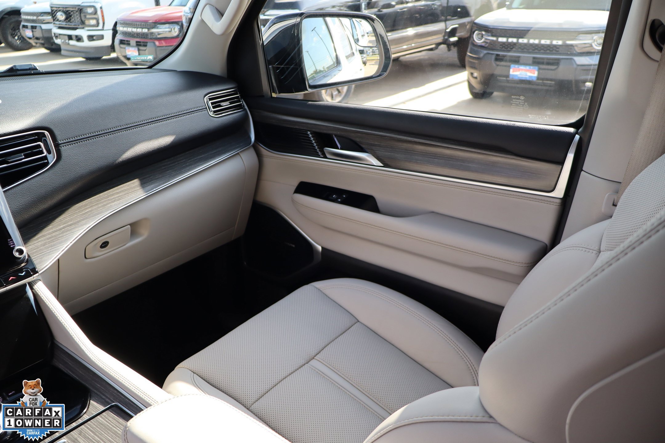 Used 2024 Jeep Wagoneer L Series II w/ Flexible Seating Group RWD image 24