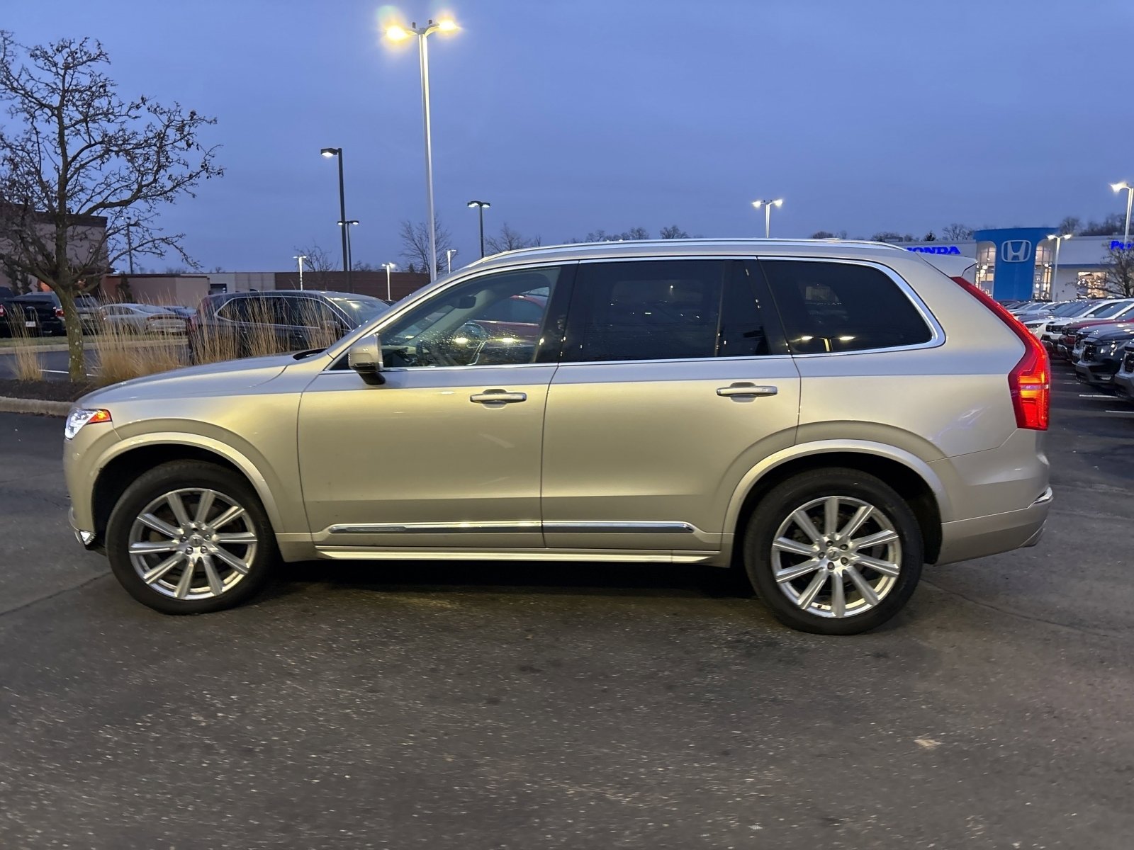 Used 2016 Volvo XC90 T6 Inscription w/ Vision Package image 14