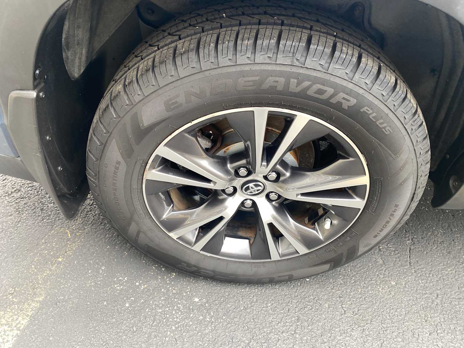 Used 2018 Toyota Highlander LE FWD image 34