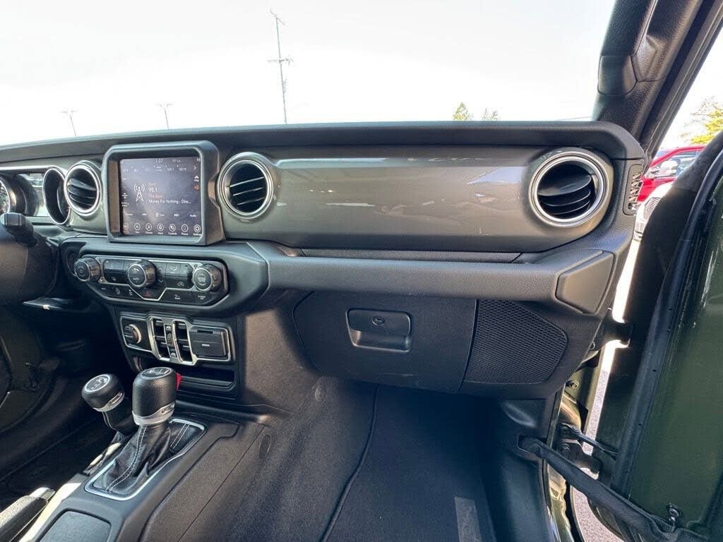 Used 2023 Jeep Wrangler Sahara AWD/4WD image 31