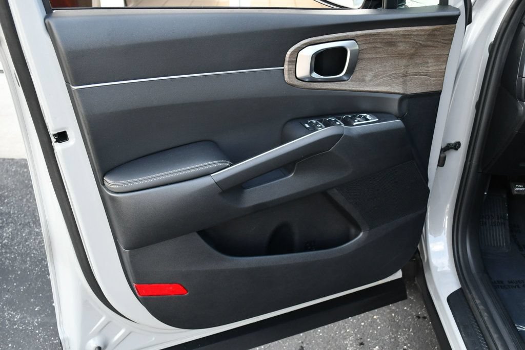 Used 2022 Kia Sorento S w/ Panoramic Sunroof Package AWD/4WD image 43