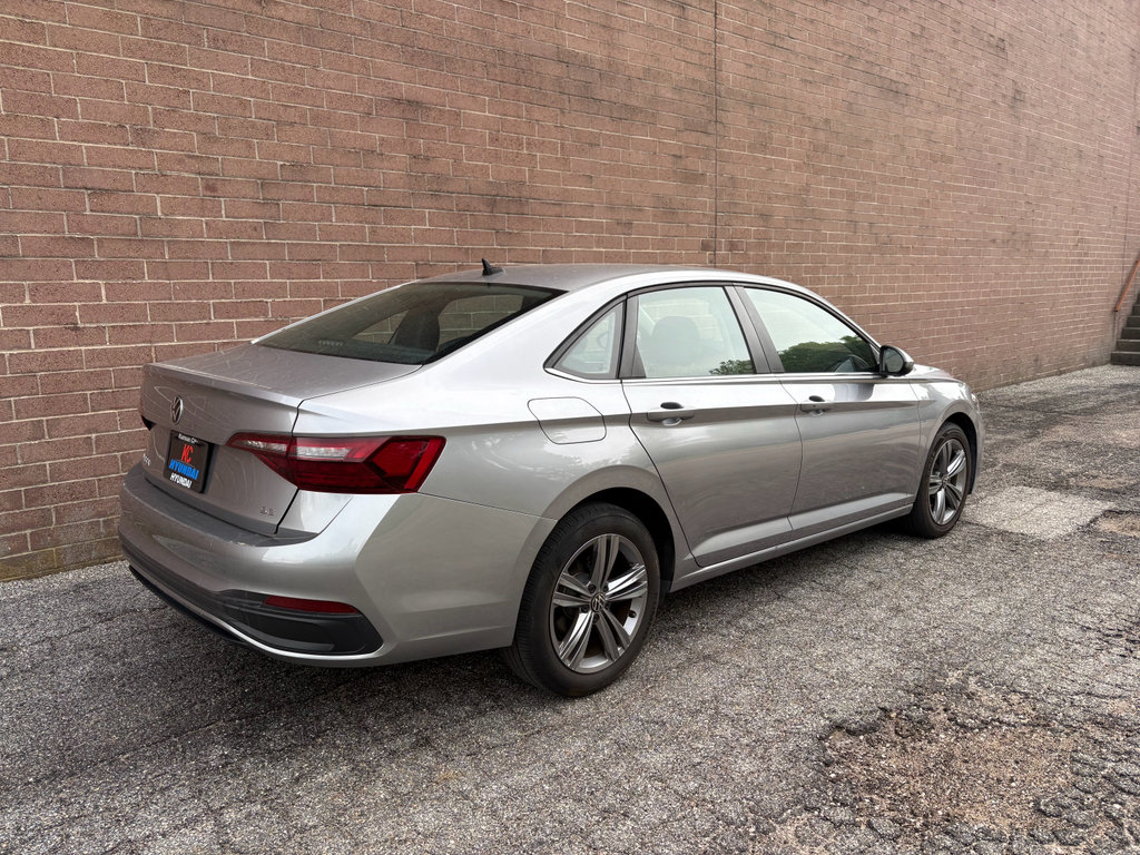 Used 2024 Volkswagen Jetta SE FWD image 5