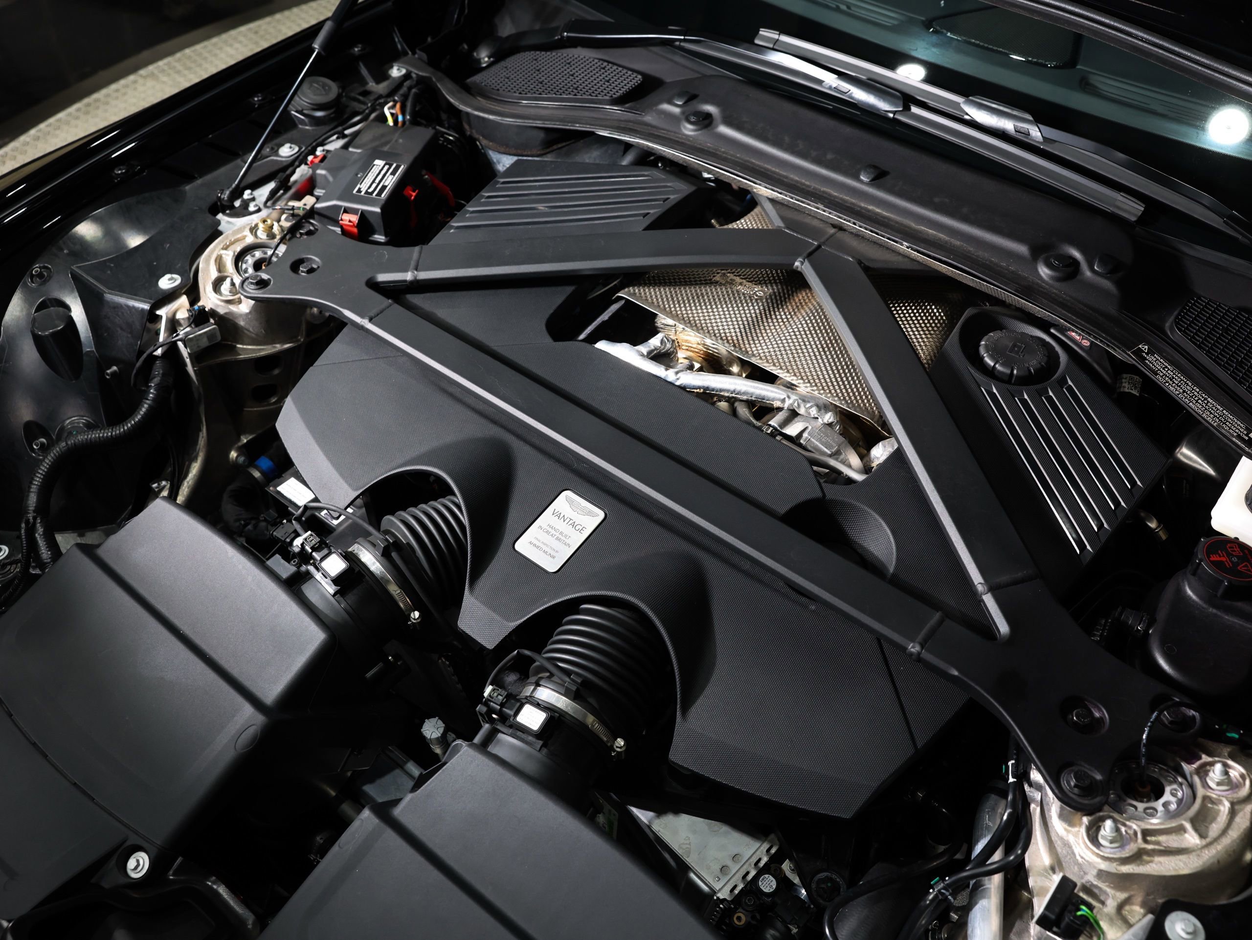 Used 2026 Aston Martin V8 Vantage Coupe image 34