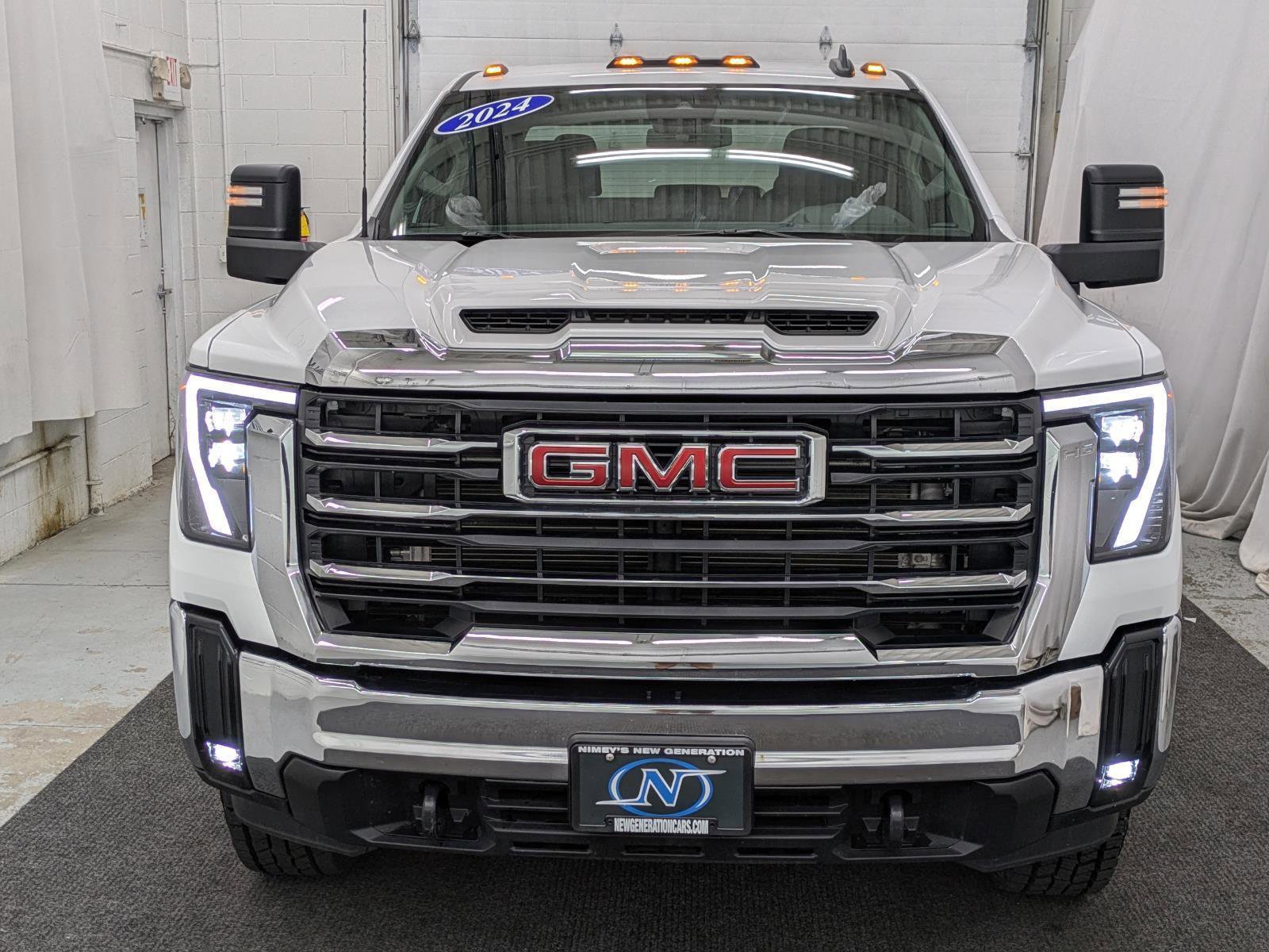 Used 2024 GMC Sierra 3500 SLE w/ SLE Value Package image 15