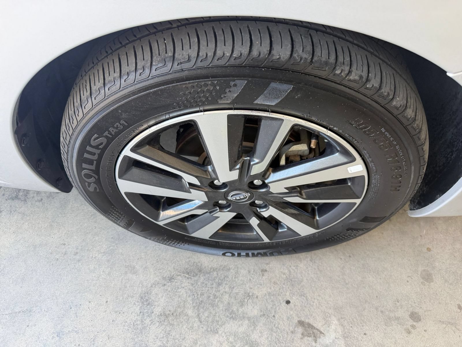 Used 2025 Nissan Versa SV FWD image 29