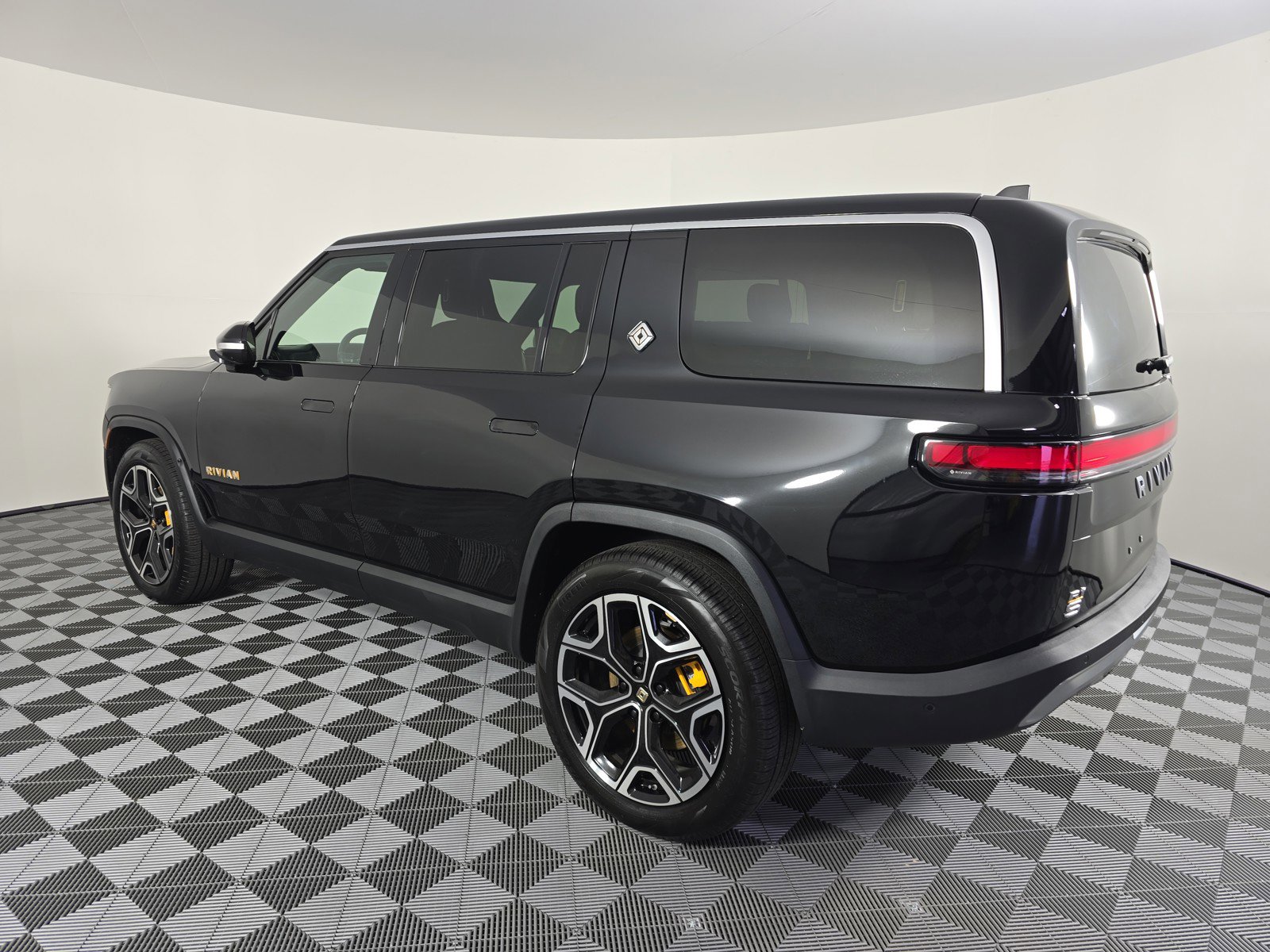 Used 2022 Rivian R1S Launch Edition image 3