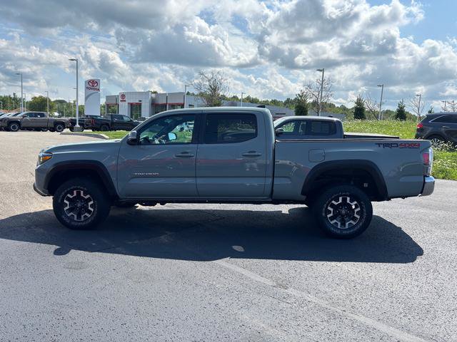 Used 2022 Toyota Tacoma TRD Off-Road AWD/4WD image 7