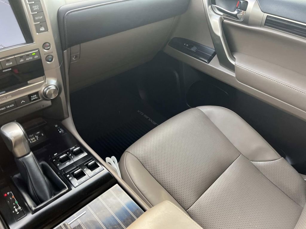 Used 2021 Lexus GX 460 Luxury w/ Sport Design Package image 13