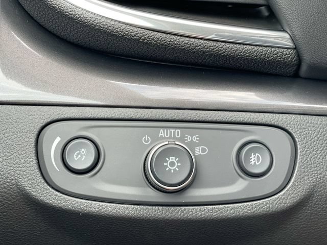 Certified 2018 Buick Encore Essence w/ Experience Buick Package FWD image 27