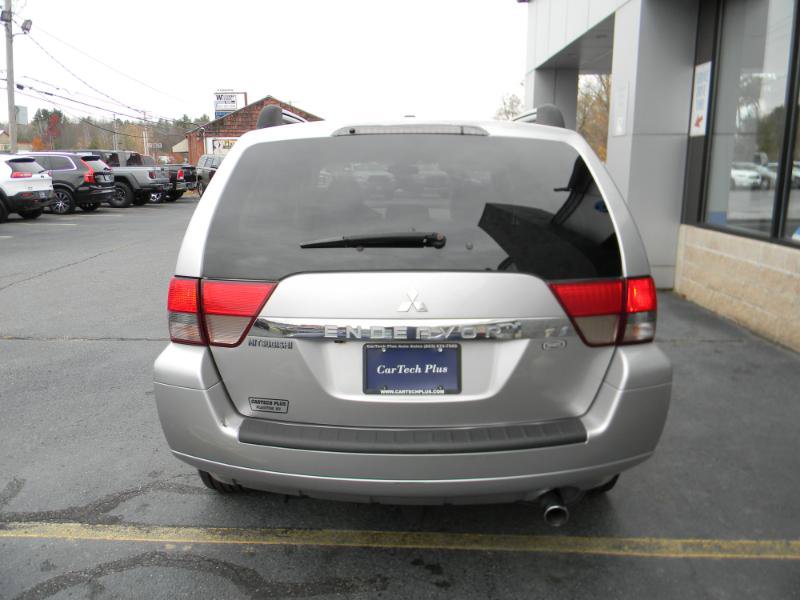 Used 2011 Mitsubishi Endeavor SE image 7