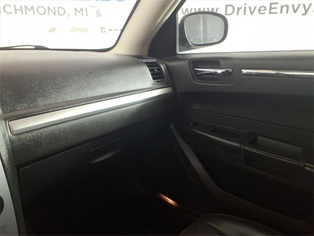 Used 2010 Chrysler 300 Touring image 16