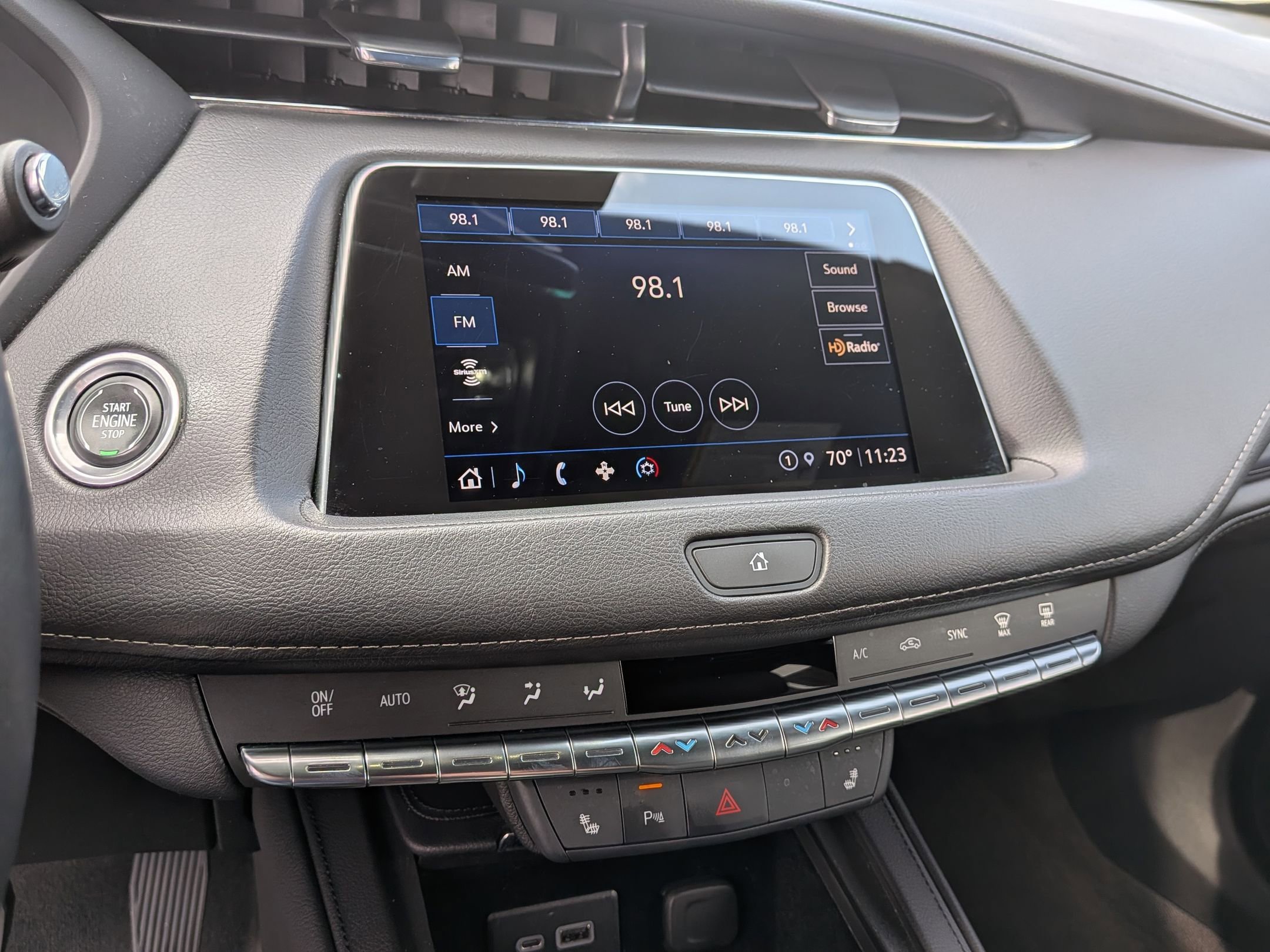 Certified 2023 Cadillac XT4 Luxury w/ Cold Weather Package AWD/4WD image 13