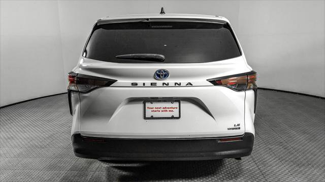 Used 2024 Toyota Sienna LE FWD image 7