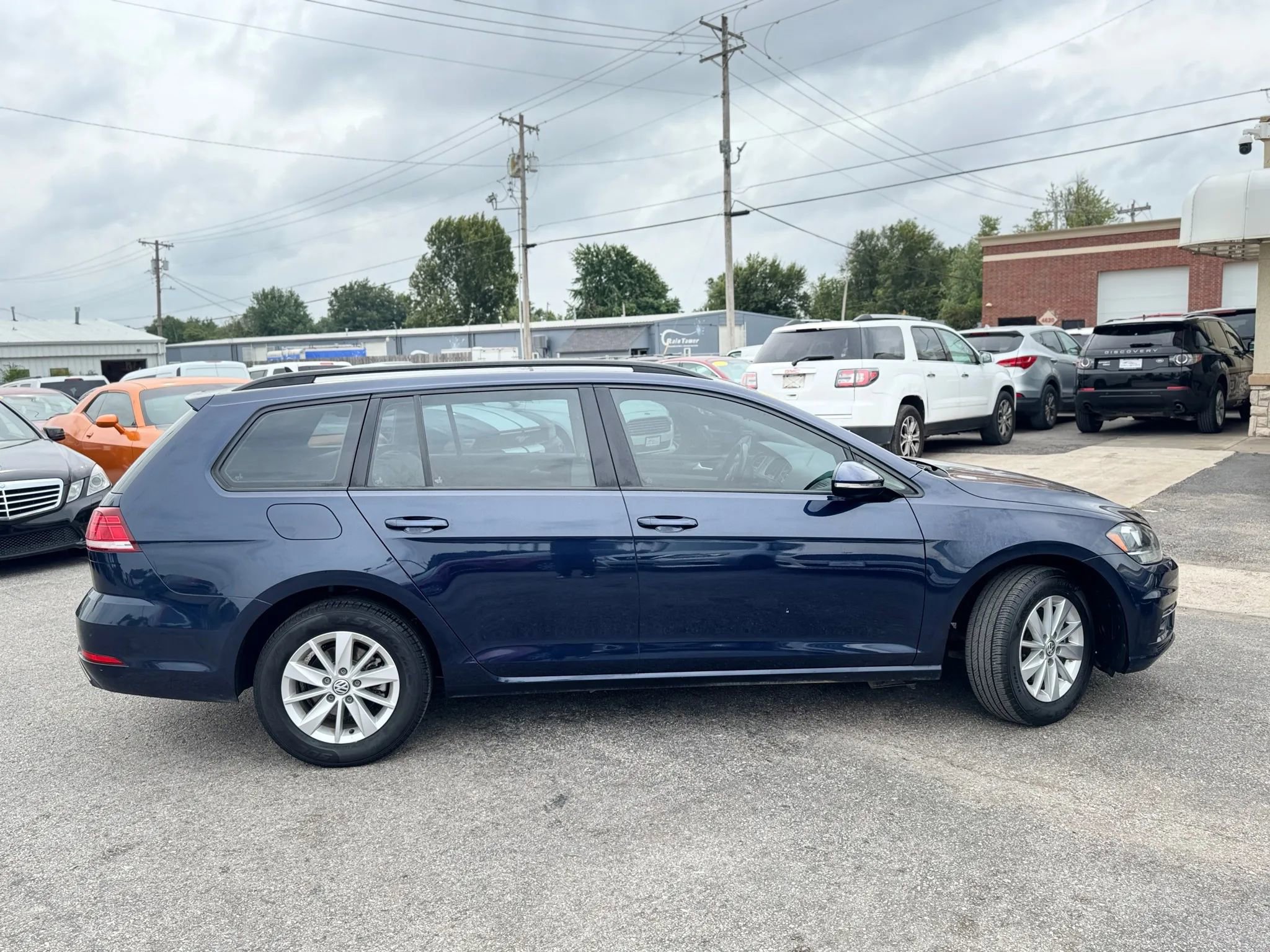 Used 2018 Volkswagen Golf S FWD image 2
