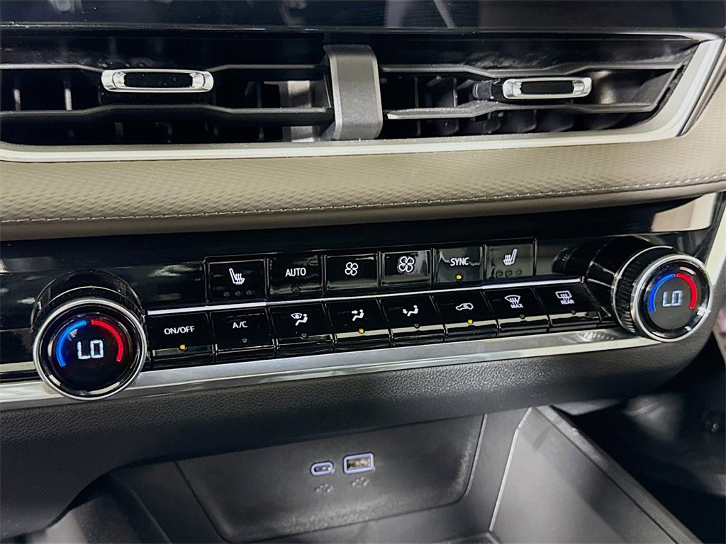 Used 2025 Chevrolet Equinox LT w/ Convenience Package II image 14