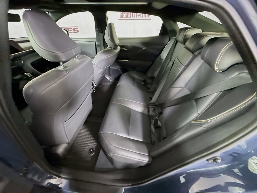 Used 2025 Toyota Crown Limited w/ Advanced Technology Package AWD/4WD image 25