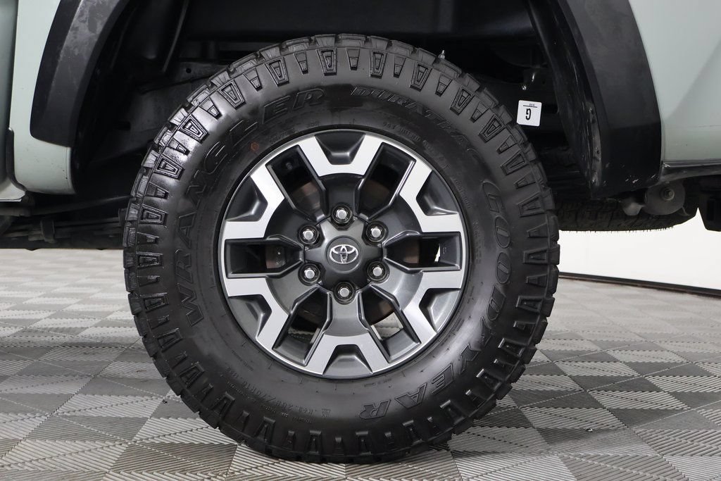 Used 2023 Toyota Tacoma TRD Off-Road w/ TRD Premium Off Road Package AWD/4WD image 17