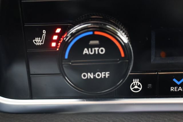 Used 2025 Nissan Rogue SL w/ SL Premium Package image 16