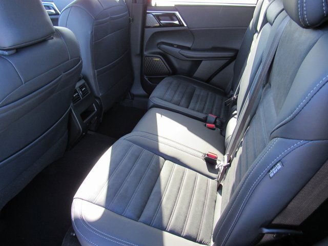 New 2025 Mitsubishi Outlander SE image 9