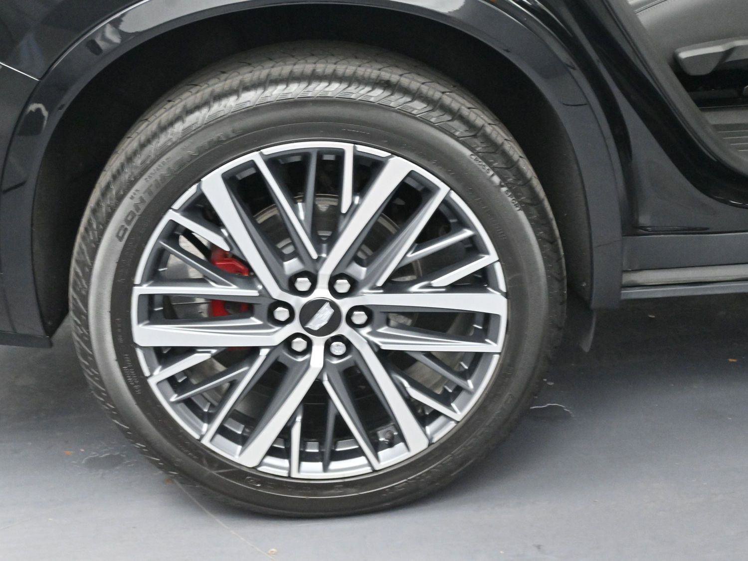 Certified 2025 Cadillac XT6 Sport w/ LPO, Floor Liner Package image 40