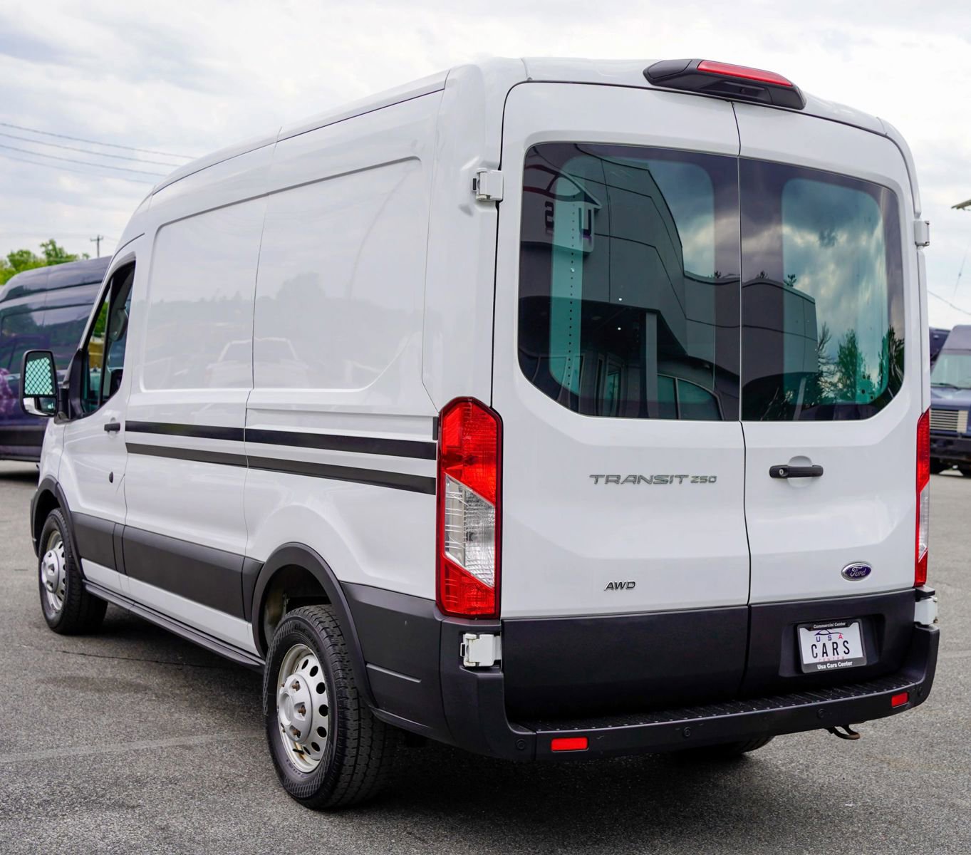 Used 2020 Ford Transit 250 Medium Roof AWD image 4
