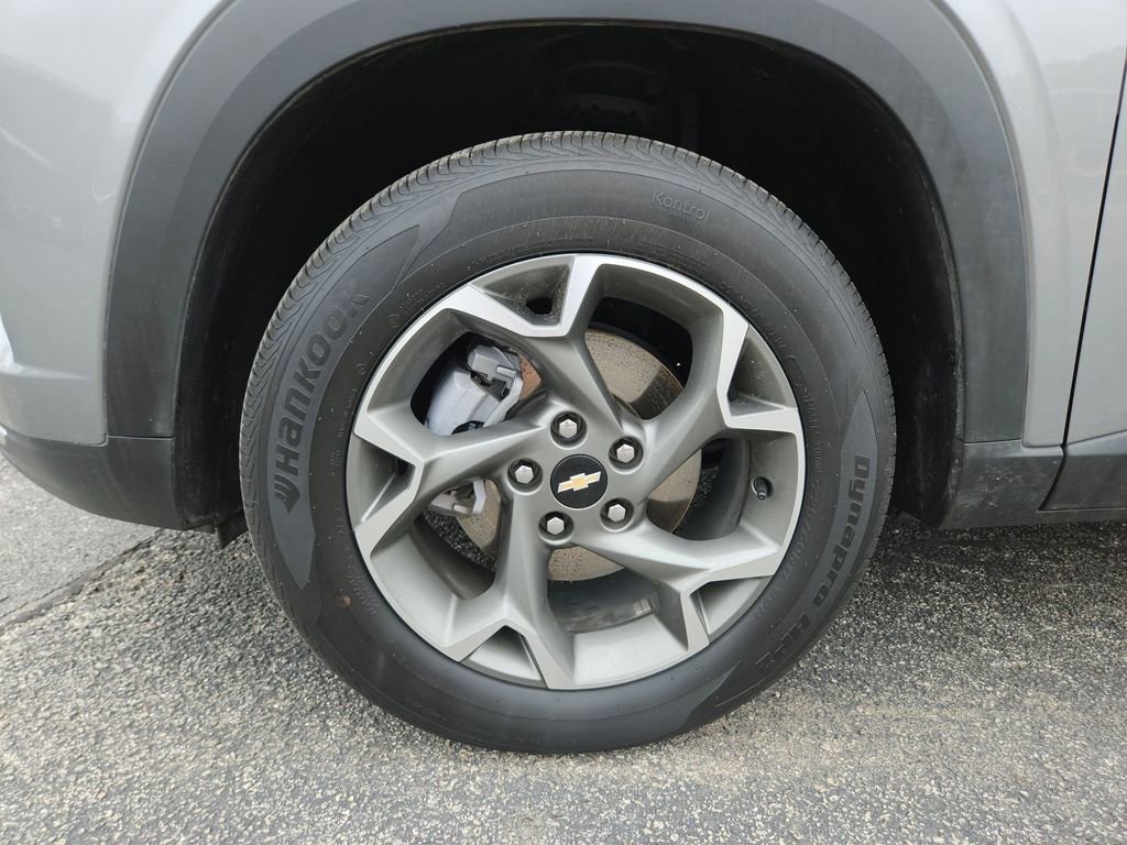 Used 2025 Chevrolet Trax LT w/ LT Convenience Package FWD image 29